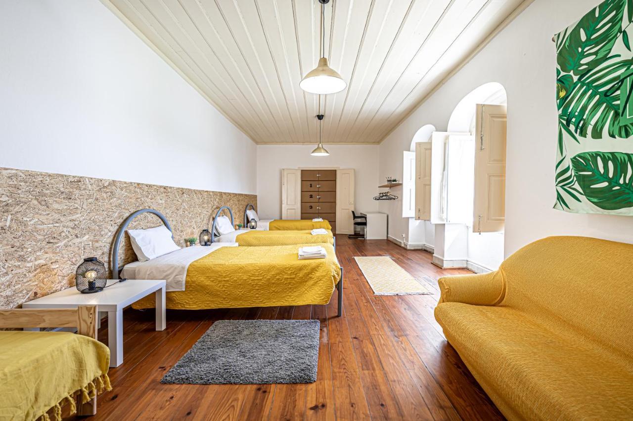 Dona Amelia Hostel Abrantes Buitenkant foto